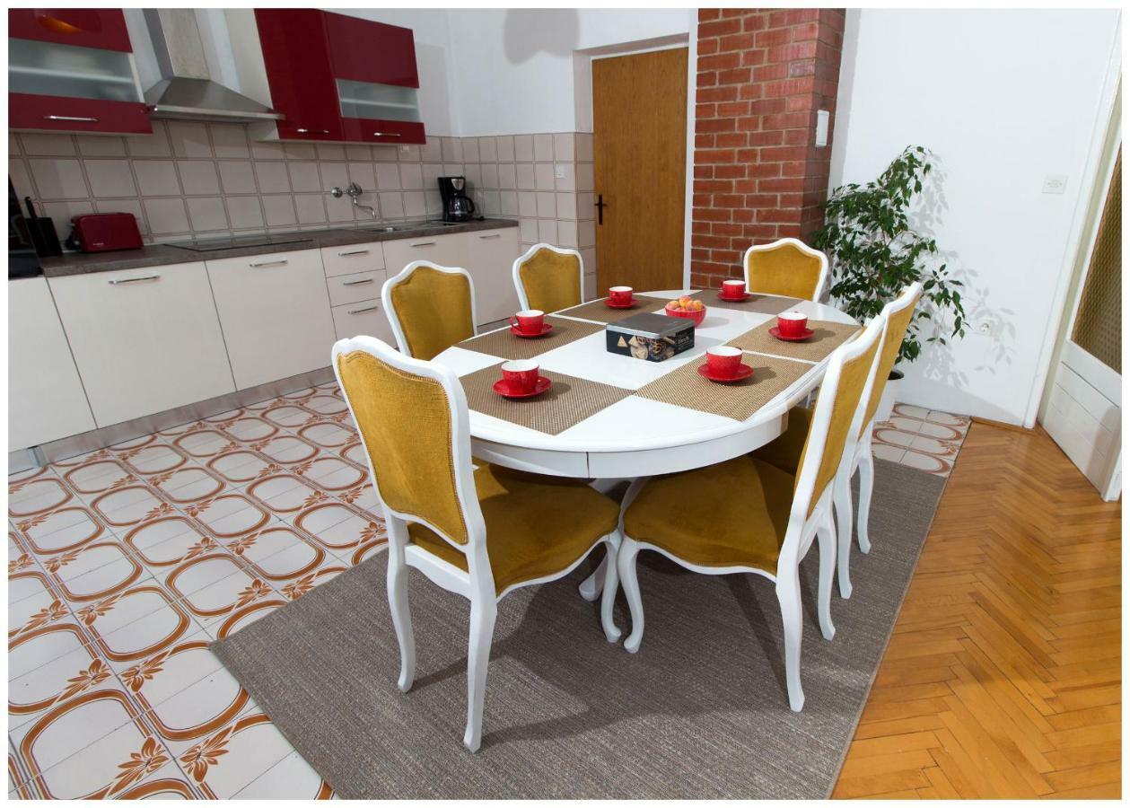 Kaštela Large Apartment Between Split And Trogir מראה חיצוני תמונה
