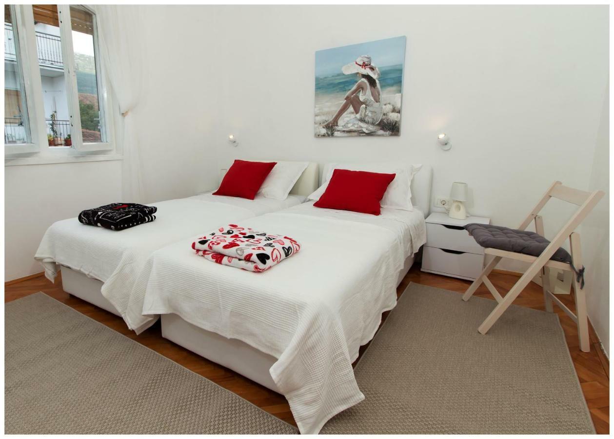 Kaštela Large Apartment Between Split And Trogir מראה חיצוני תמונה