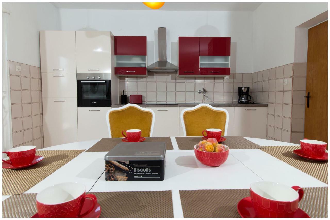 Kaštela Large Apartment Between Split And Trogir מראה חיצוני תמונה