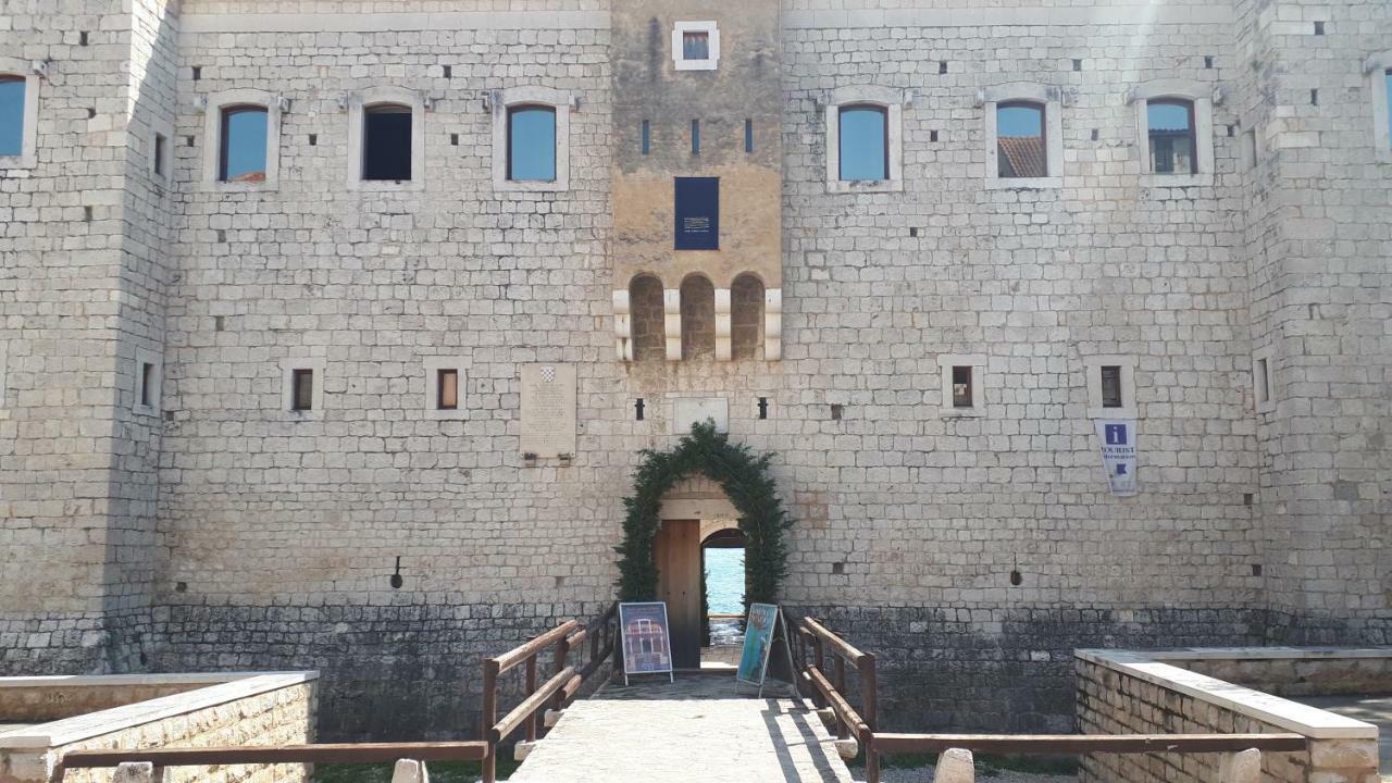 Kaštela Large Apartment Between Split And Trogir מראה חיצוני תמונה